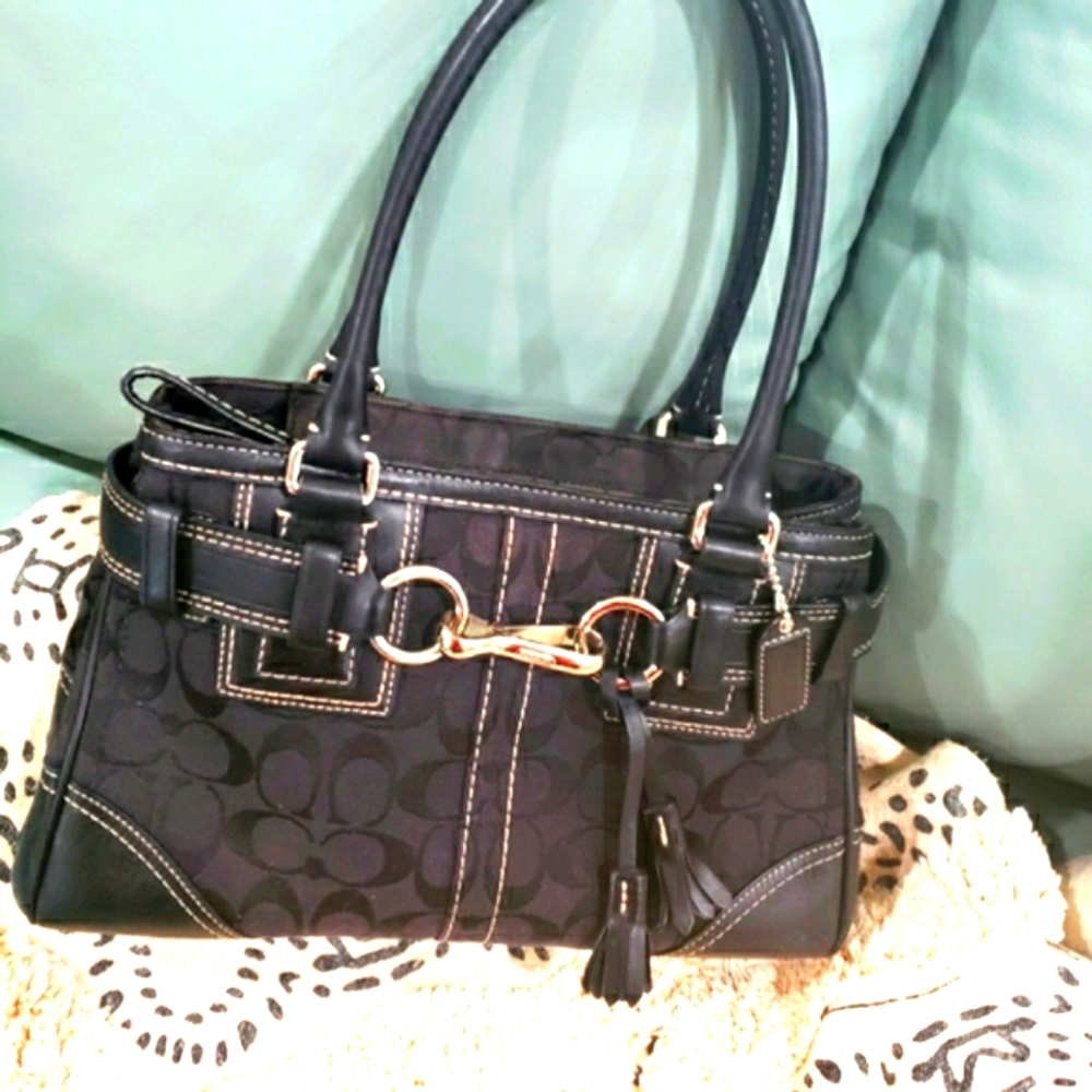 FLASH SALE COACH  BLACK HAMPTON SATCHEL/ SHOULDER HANDBAG